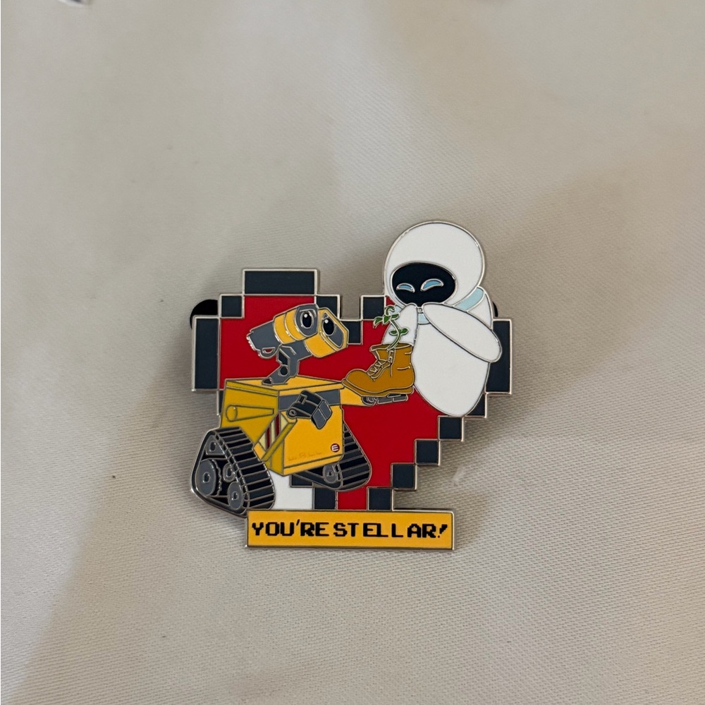 2021 Wall-E and Eve Valentine’s Day Enamel Pin